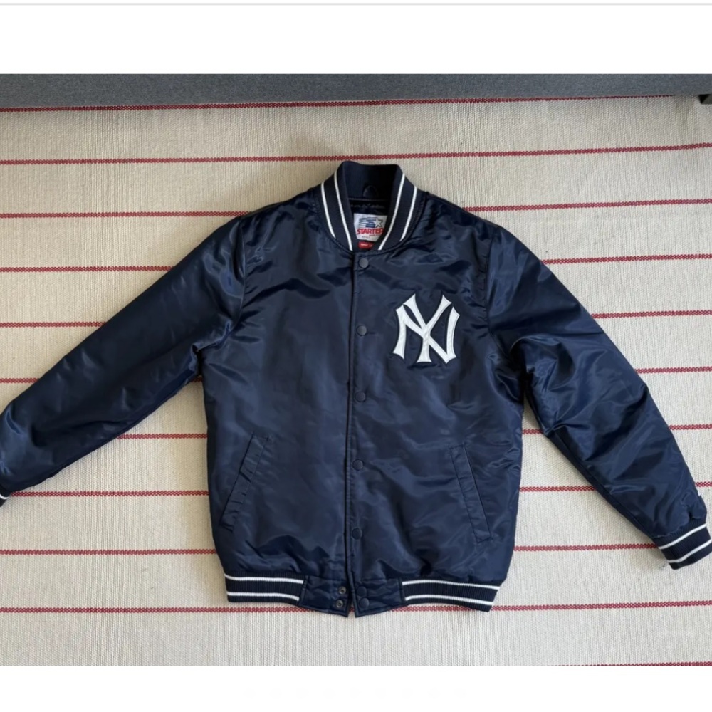 Homage starter Yankee jacket. Size large. Excellent condition!!